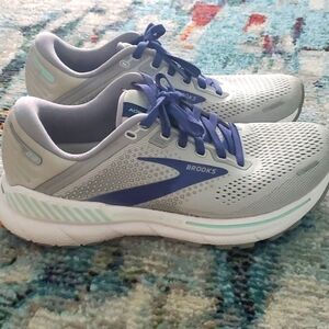Brooks Adrenaline size 8